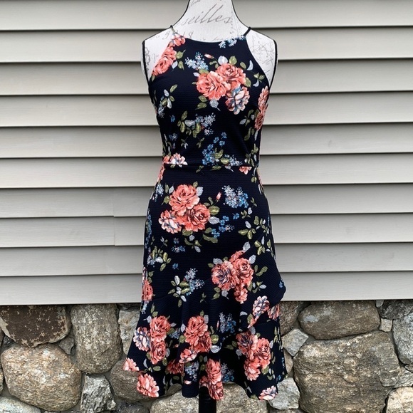 SOPRANO Navy-Floral Ruffle Textured Dress - Picture 1 of 13